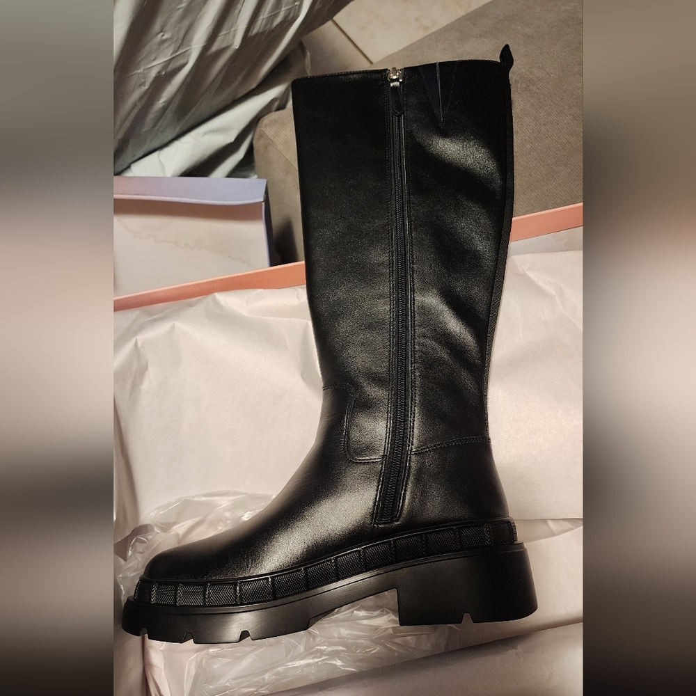 Sleek Black Heeled Boots for Women